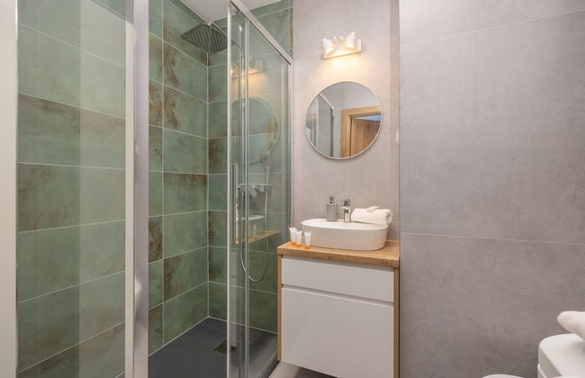 Coast Apartment With Balcony by Renters - Photo 38