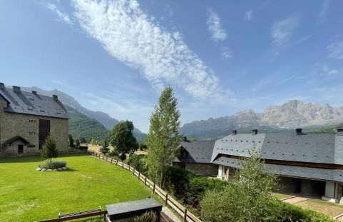 Ventanal de Saras Petfriendly Garaje Trastero y Chimenea - Arafita Apartamentos - Photo 25