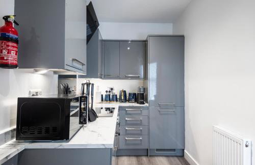 Cozy Vibes Refined 2BR Flat - Photo 2