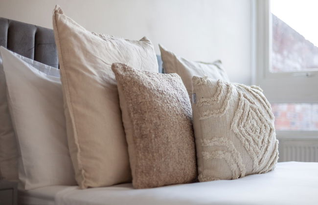 High-End 2 Bed Flat near Westfield London - Photo 12