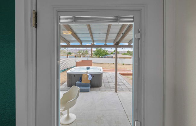 Fable by Avantstay 2 Unique Spaces, w/ Bowling, Hot Tub, Fire Pit, Large Yard - Photo 27