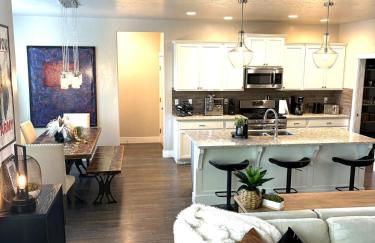 Hole in One Place with Hot Tub and Ping Pong - Foto 5