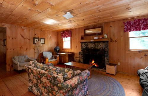 Family Mountain Vacation Rental with Fireplace in Connecticut River Valley - Foto 6
