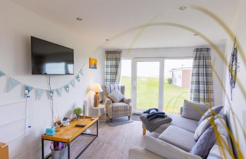 Sea View Holiday Chalet, access to sandy beach - Pets go free - Foto 24