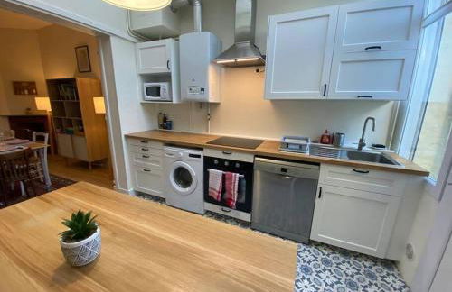 Maison de Charme - 4 Chambres - Courette & Parking Gratuit - Foto 7