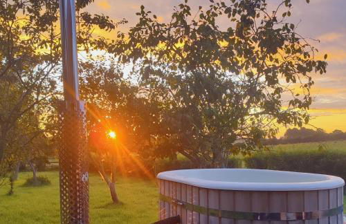 Bastle Retreats Cabin with hot tub - Foto 13