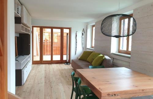 Ampio appartamento su 2 livelli con garage coperto - Foto 4