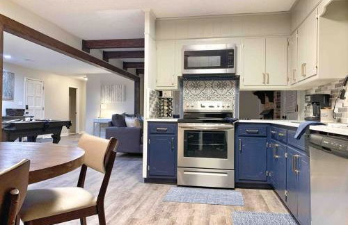 Decatur Chic Family Home with Pool Table - Photo 18