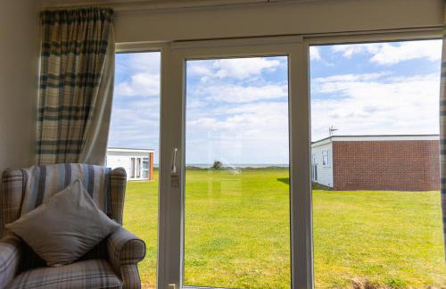 Sea View Holiday Chalet, access to sandy beach - Pets go free - Foto 26