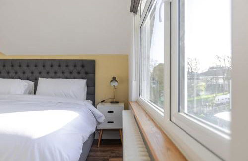 Stylish 3-Bed Home - 2 Mins to Beach & Town - Foto 44