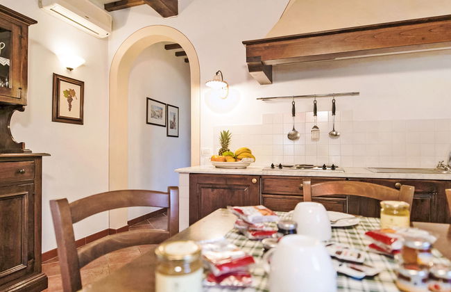 2 bedroom Apartment in San Gimignano with swimming pool and garden - Photo 5