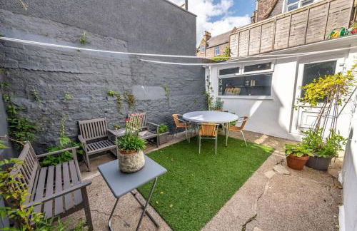 Lovely main door 1 bedroom holiday flat with patio - Foto 1