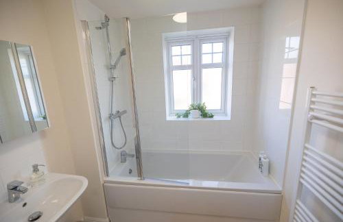 Home in Hugglescote - Long stays - Photo 10