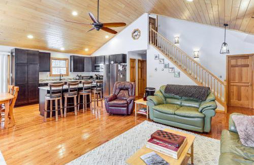 Ski, Hike and Ride On-Site 80-Acre Retreat in Boon - Foto 6