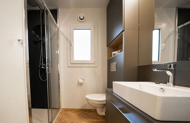 Chalet With air Conditioning on a Holiday Park - Foto 12