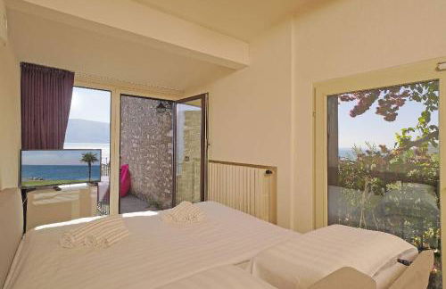 Villa Rachele: stunning luxury villa in centre Gargnano with private pool and breathtaking views - Foto 19