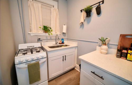 Uptown Funk Getaway with Parking & Walk To Stadiums, Nightlife - Foto 19