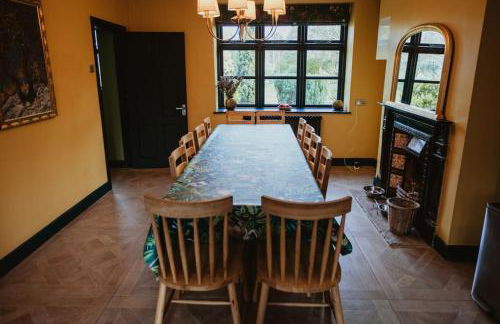 Beautiful 5 bedroom house with hot tub & fire pit - Foto 14