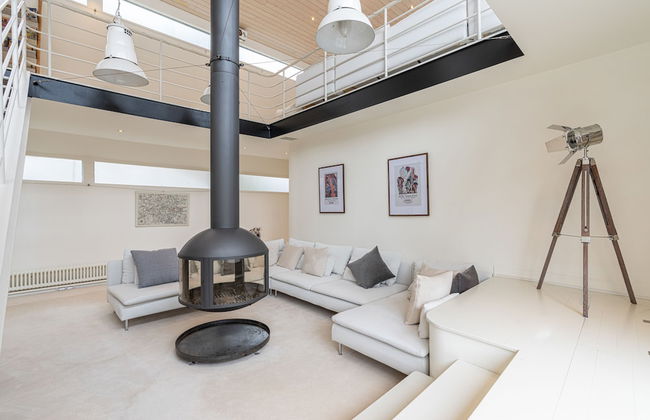 JOIVY Stunning 5-Bed Boathouse On The River Thames - Foto 10