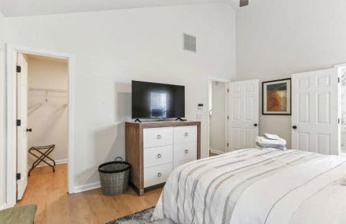 Sophisticated 3 Bedroom Retreat-Near Six Flags - Foto 12