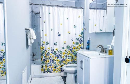 The Moose #5 - Modern Comfy Studio with King Bed, Free Parking & Fast WiFi - Foto 22