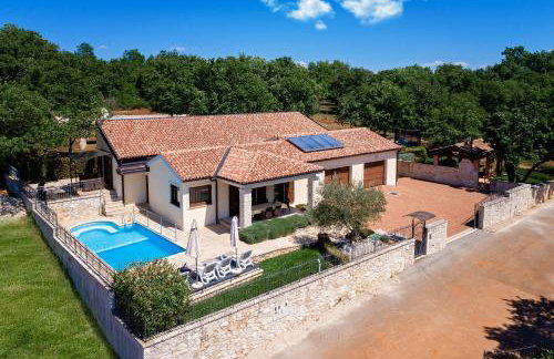 Einzigartige Villa mit Salzwasserpool, Panoramablick, Bikes, Trampolin, Tischtennis - Foto 12