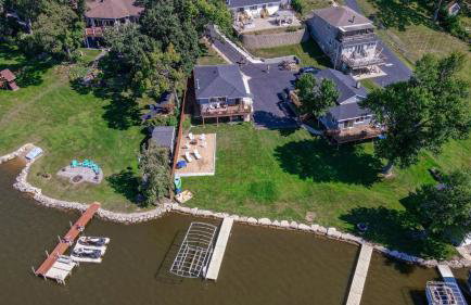 3Bed 2Bath Luxury Lake House on Myers Bay Private Pier Beach Firepit and Deck - Foto 65