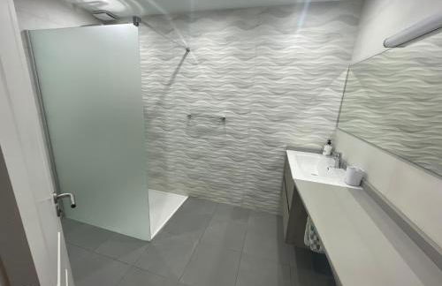 Stunning 2 bedroom apartment with full view of the sea and marina , full sun - Foto 8