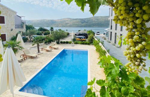 Villa Ludilo mit 4 Apartments in Poljica - Marina bei Trogir Split - Photo 20