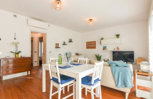 GuestHost- Casa Marina Apartment with Terrace! - Foto 3