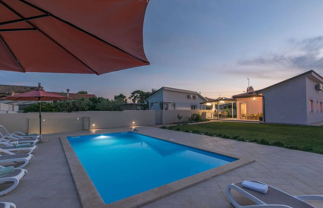 Villa in Novigrad With Private Pool - Foto 28