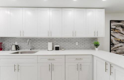 Luxury Waterfront Boca with Pool, Hot Tub and Boat Views - Photo 17