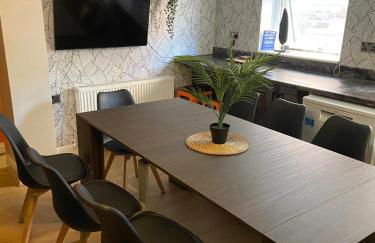 Ashton Getaway Sleeps 14 Free Parking - Foto 46