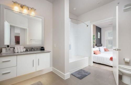 Sleek 1BR-Southtown Near Rvrwalk, Dome & Conv - Photo 13