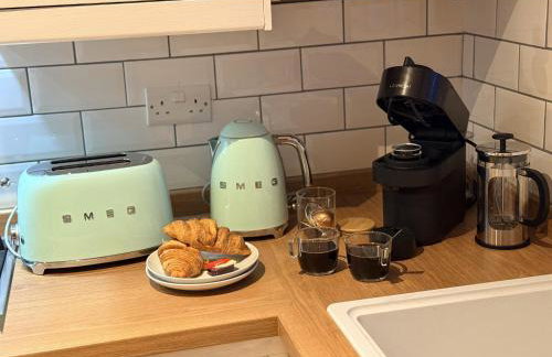 Fantastic 2-Bed House with Parking - Hosted by Hutch Lifestyle - Foto 21