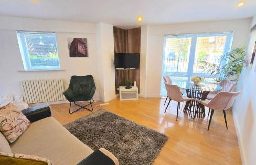 Superior Canary Wharf O2 Arena 2BR Apartment - Photo 1