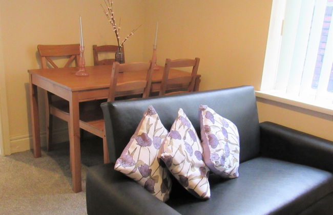 Spacious Apartment Heaton - Photo 9