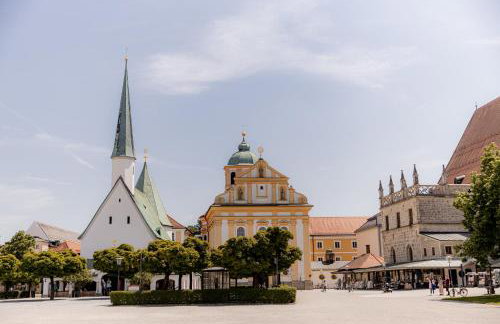 C4S COME4STAY Altötting - 3-Zi Whg I Zentrale Lage I Parkplatz I Balkon I WIFI I SmartTV I 1 Kingsize, 1 Queensize Bett I Office Arbeitsplatz I Wohnbereich mit Couch und Essbereich I voll ausgestattete Küche I Nespresso - Foto 42