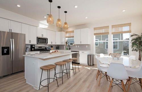 New Intown Waterfront Townhome wPool & Location - Foto 20