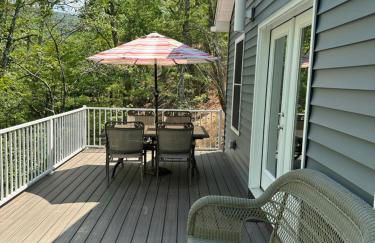 All Decked Up - wifi, view, river access, fire pit, 3 bedrooms, games, family friendly - Foto 35
