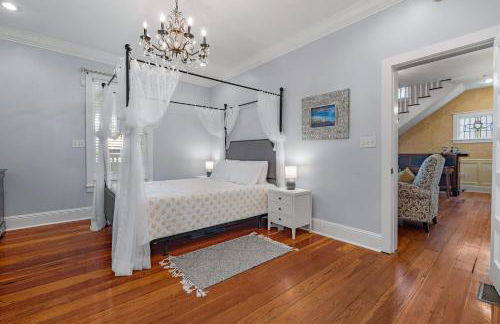 Secret Garden Hideaway l Walk to DNTN l Sleeps 8 - Foto 31