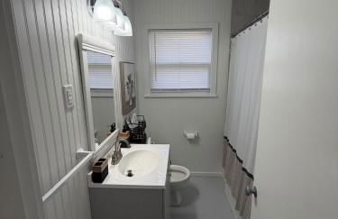 The Crew House 2BR 1BA Near Refineries - Foto 7