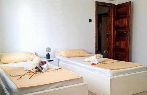 Awesome Home In Novo Selo - Foto 13