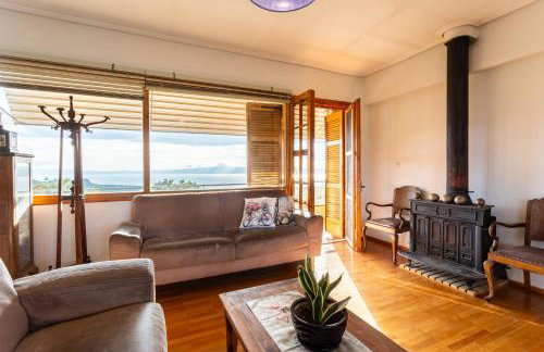 Spacious Cottage - Panoramic Sea & Mountain Views - Photo 6