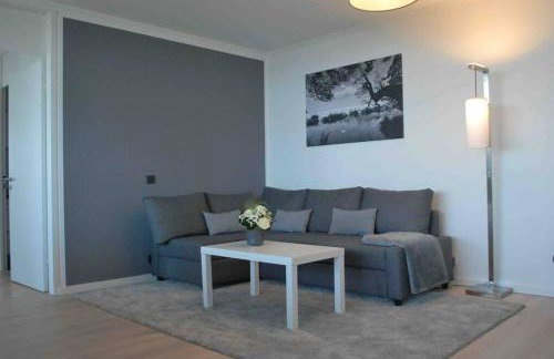 Skyline Appartement mit Pool and Netflix - Foto 9