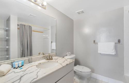 Fantastic 2BR Condo on 31st Floor Free Parking - Photo 66