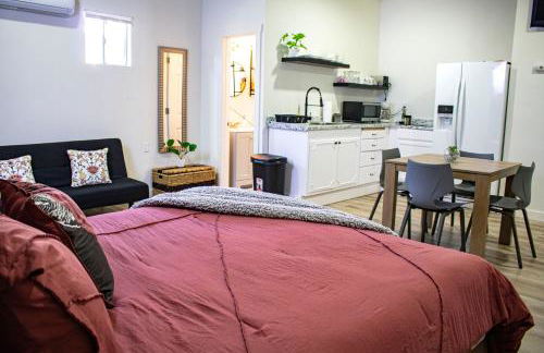 Comfy Studio in Sandy Utah Pvt Entry WFH B - Foto 15