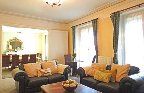 Bury Villa - 7 bedrooms sleeping 18 guests - Photo 4