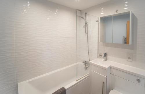 Stunning 2 bed Seaside Apartment With Sea Views - Foto 49