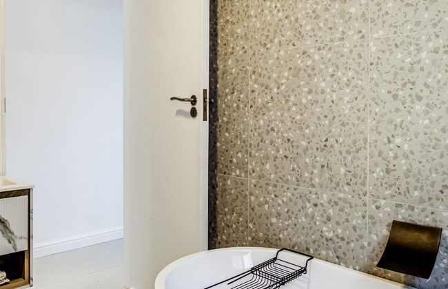 Unwind at Contemporary Alanda Apartment - Foto 15